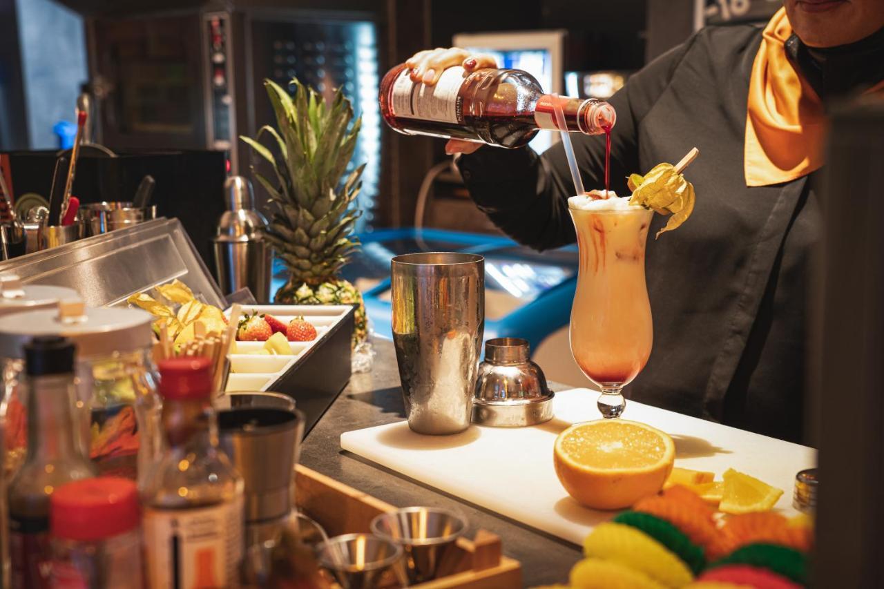 Food Hotel Нойвид Экстерьер фото
