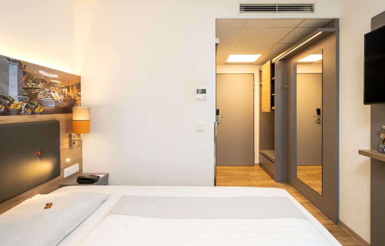 Food Hotel Нойвид Экстерьер фото